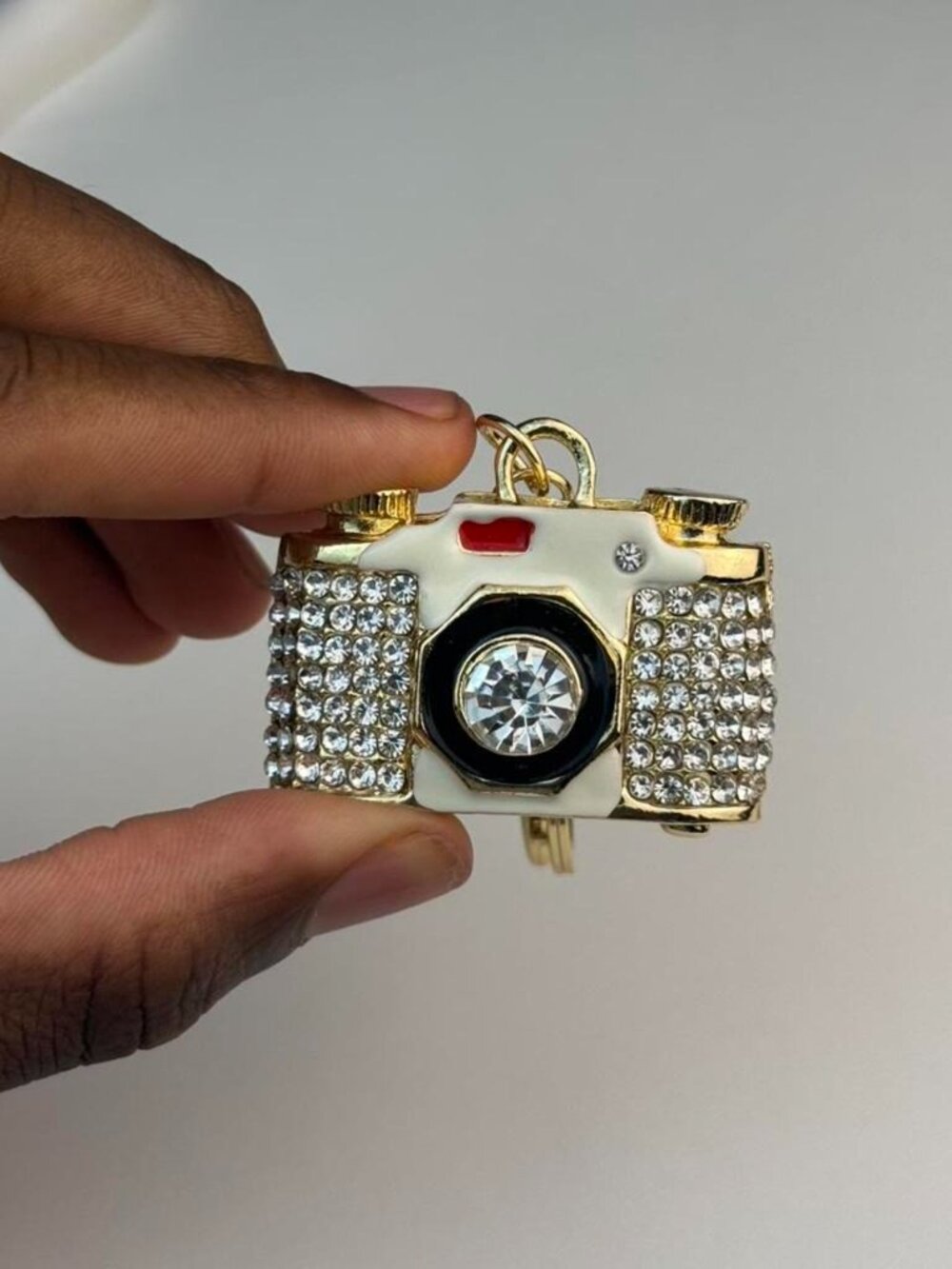 Gold‎ Rhinestone Camera Keychain - Picture 3 of 4